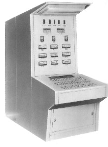 KGT系列后開(kāi)門帶附接操縱臺(tái)柜式儀表盤